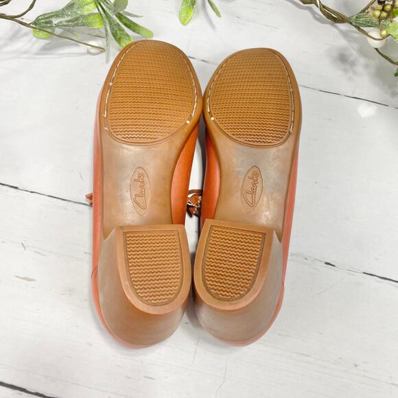 Vintage Clark Burnt Orange Moccasians with Rubber Sole Heel - Picture 12 of 12
